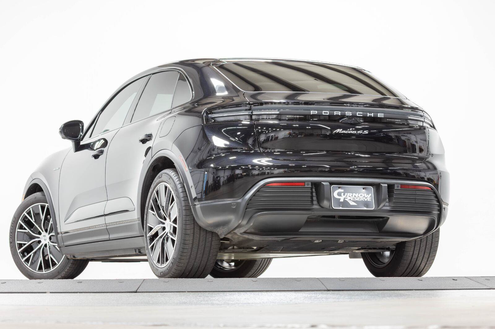 Used 2025 Porsche Macan 4S Electric AWD/4WD image 33
