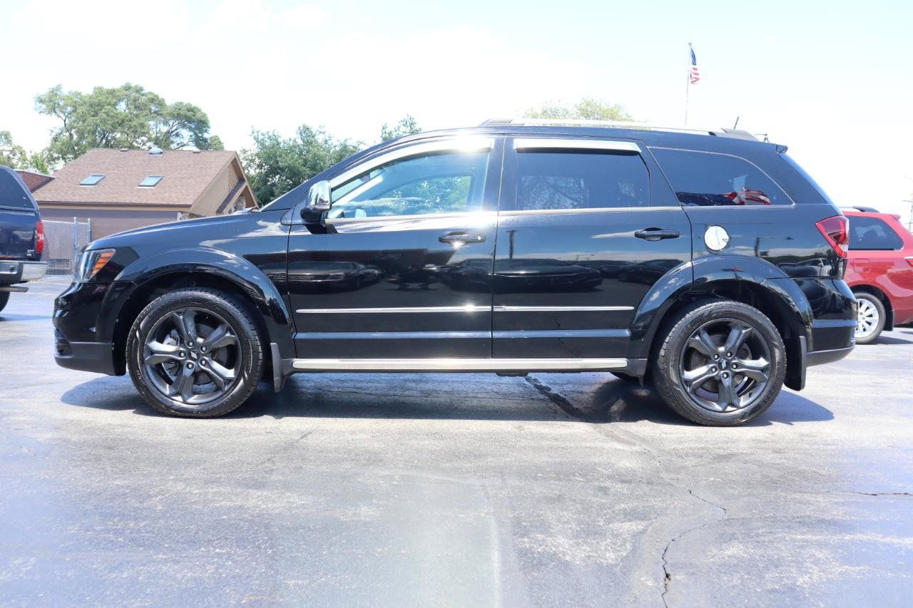 Used 2018 Dodge Journey Crossroad w/ Nav & Sun Group FWD image 2