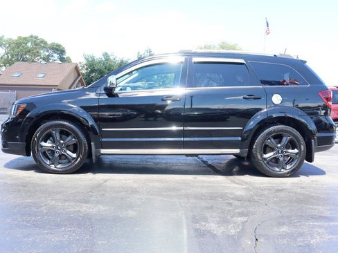 Used 2018 Dodge Journey Crossroad w/ Nav & Sun Group FWD image 2