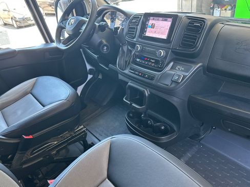 Used 2025 RAM ProMaster 2500 w/ Convenience Group FWD image 17