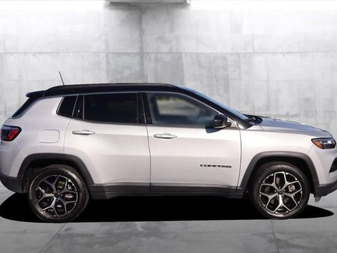 Used 2025 Jeep Compass Limited AWD/4WD image 5