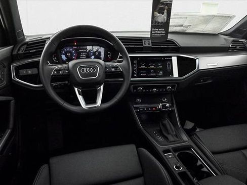 New 2025 Audi Q3 2.0T Premium image 8