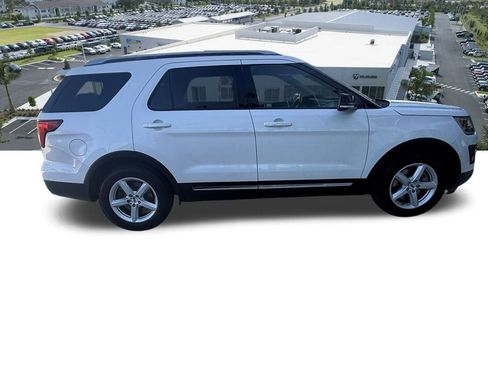 Used 2016 Ford Explorer XLT w/ Equipment Group 202A image 3