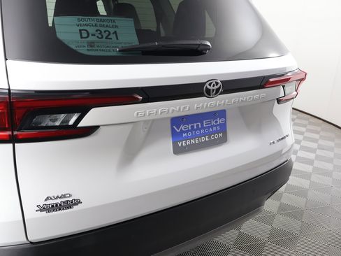 Used 2025 Toyota Grand Highlander Platinum image 15