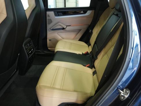 Certified 2025 Porsche Cayenne S AWD/4WD image 26