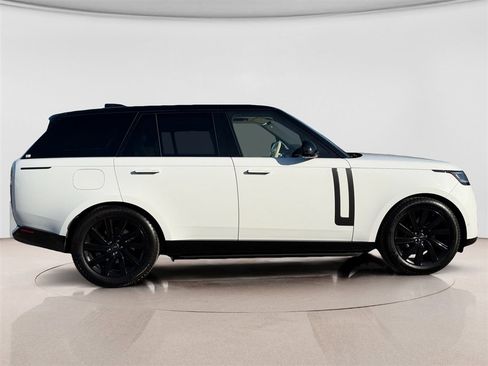 Used 2023 Land Rover Range Rover SE image 6