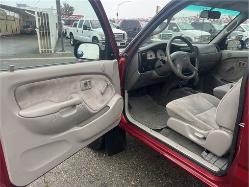 Used 2002 Toyota Tacoma PreRunner image 11