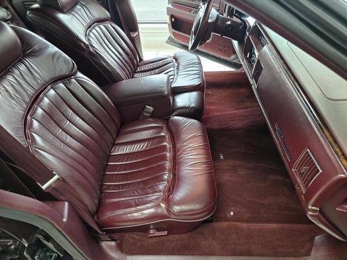 Used 1996 Buick Roadmaster Sedan RWD image 30