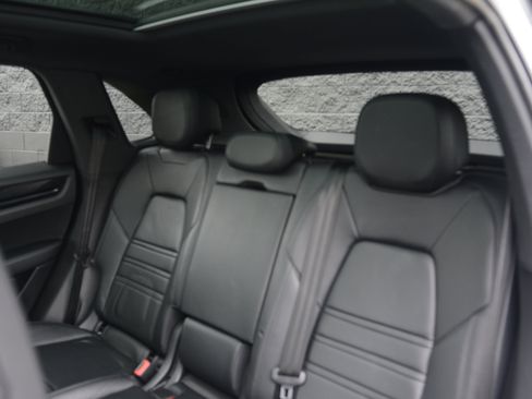 Certified 2023 Porsche Cayenne AWD/4WD image 32