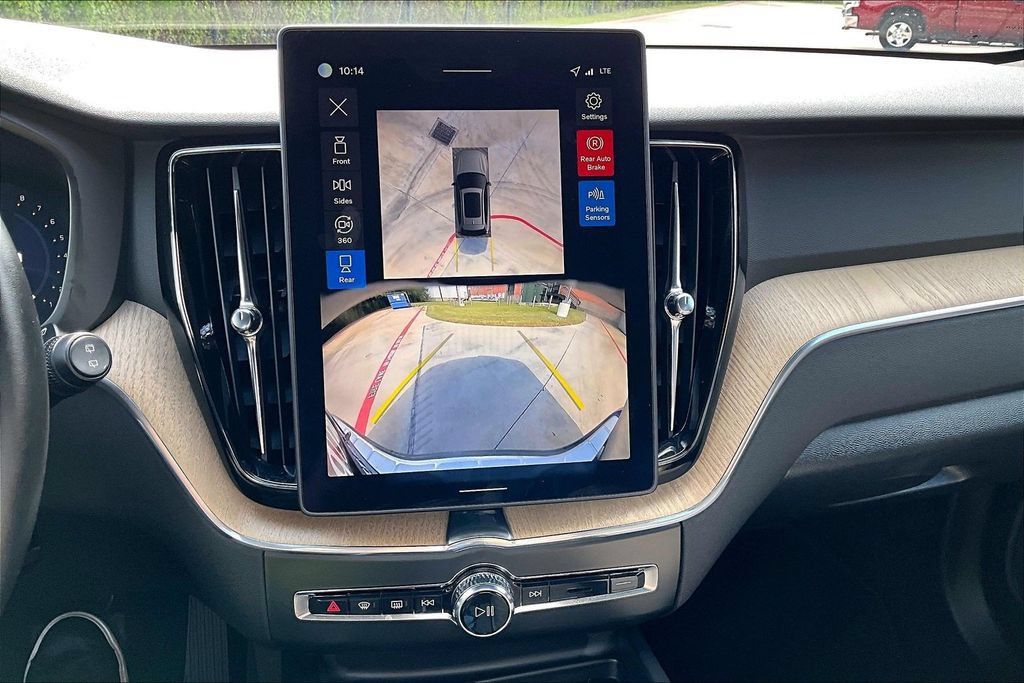 Certified 2026 Volvo XC60 B5 Plus AWD/4WD image 29