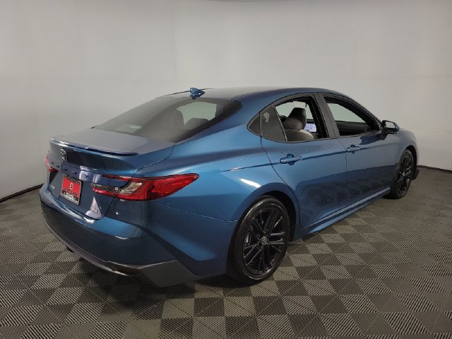 Used 2025 Toyota Camry SE FWD image 8