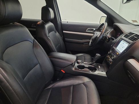 Used 2017 Ford Explorer XLT w/ Equipment Group 202A image 21