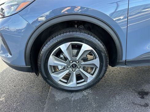 Used 2025 Ford Escape Platinum image 10