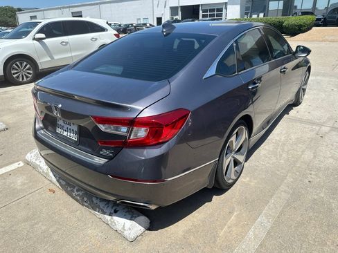 Used 2019 Honda Accord Touring image 2