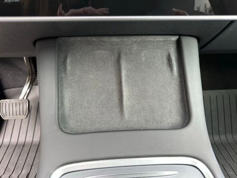 Used 2022 Tesla Model Y Long Range image 22