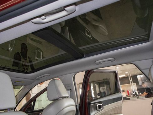 Used 2025 Kia Sorento SX FWD image 14