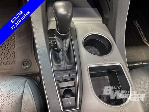 Used 2019 Toyota Avalon Limited image 25