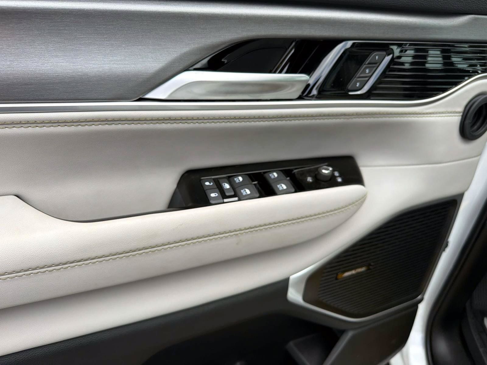 Used 2025 Jeep Wagoneer Series II AWD/4WD image 10