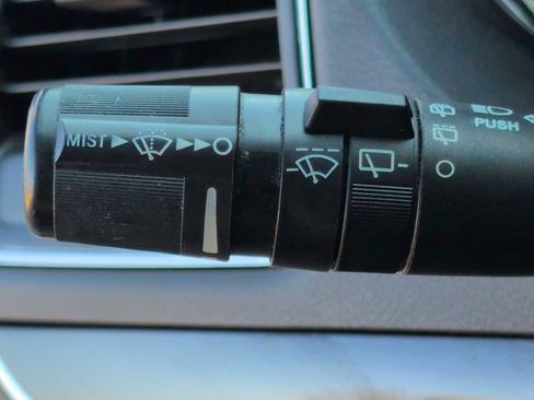 Used 2015 Dodge Grand Caravan SE image 23