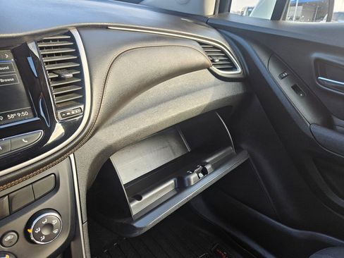 Used 2019 Chevrolet Trax LS AWD/4WD image 16