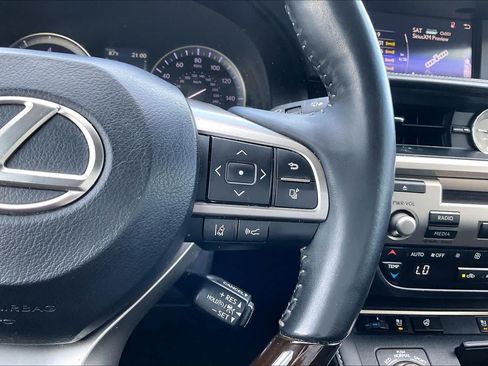 Used 2016 Lexus ES 350 w/ Premium Package w/Wood Trim FWD image 24