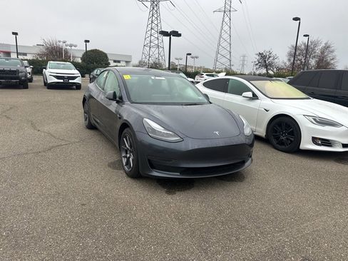 Used 2023 Tesla Model 3 Standard Range image 1