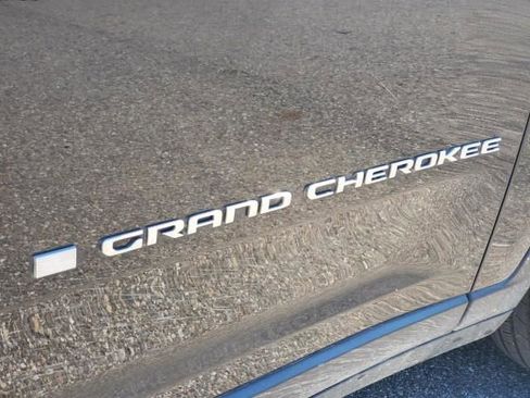 Used 2023 Jeep Grand Cherokee L Limited image 6