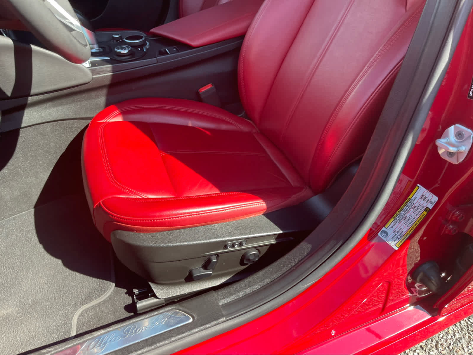Used 2018 Alfa Romeo Giulia RWD image 18