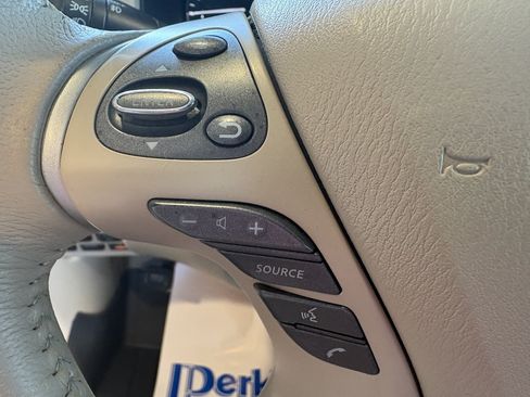 Used 2015 Nissan Pathfinder SL w/ SL Tech Package FWD image 13