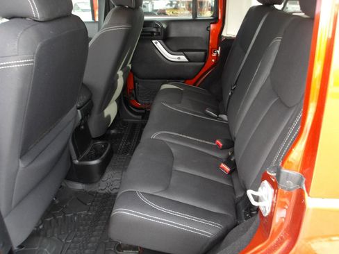 Used 2014 Jeep Wrangler Unlimited Sahara w/ Mopar Chrome Edition Group AWD/4WD image 10