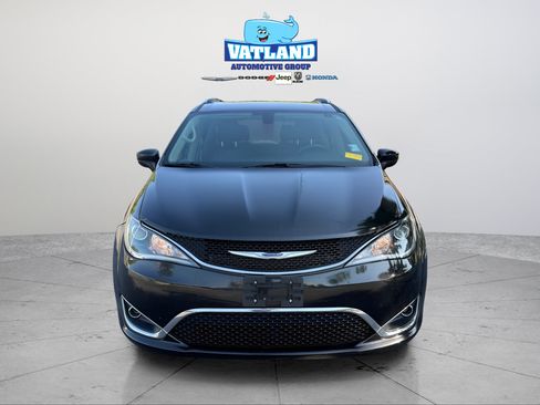 Certified 2019 Chrysler Pacifica Touring-L FWD image 8