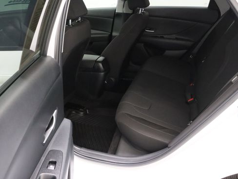 Used 2025 Hyundai Elantra SE FWD image 26