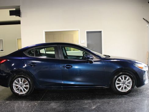 Used 2018 MAZDA MAZDA3 Sport w/ Preferred Equipment Package FWD image 3