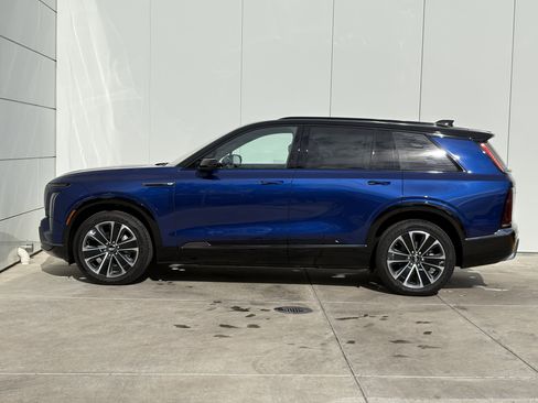 Used 2026 Cadillac Vistiq Sport image 4