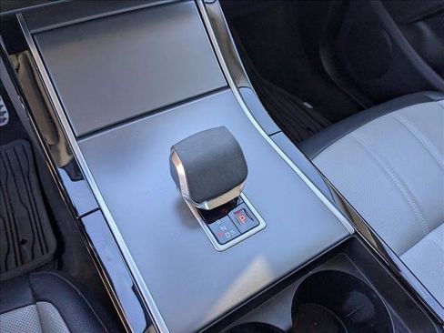 Used 2024 Land Rover Range Rover Evoque Dynamic SE image 11