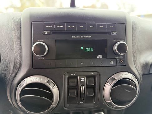 Used 2018 Jeep Wrangler Unlimited Sport S image 19