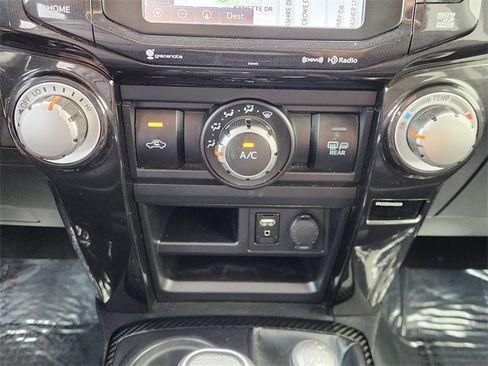 Used 2025 Chevrolet Traverse High Country FWD image 20