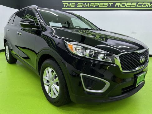 Used 2016 Kia Sorento FWD image 2