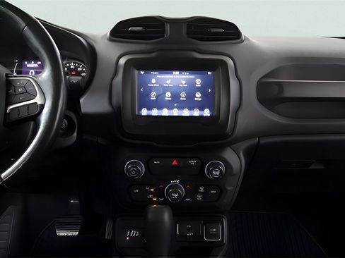 Used 2018 Jeep Renegade Latitude w/ Safety & Security Group image 19