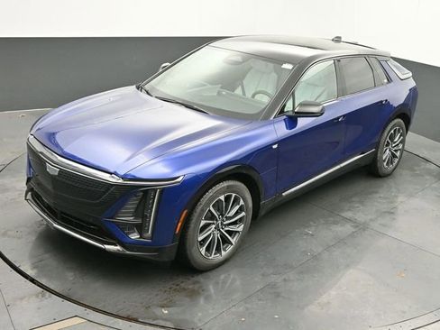 New 2025 Cadillac Lyriq Sport image 36