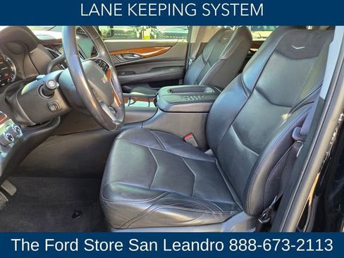 Used 2018 Cadillac Escalade Luxury AWD/4WD image 12