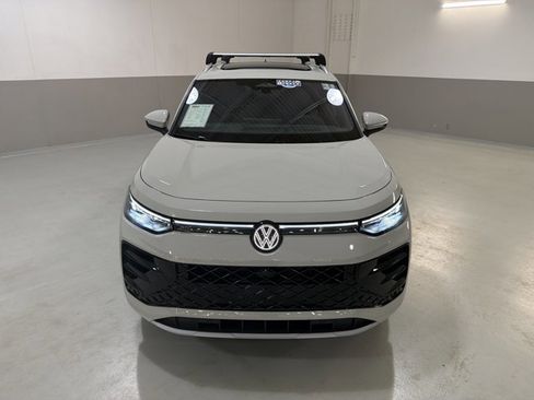 Certified 2026 Volkswagen Tiguan SEL R-Line image 3