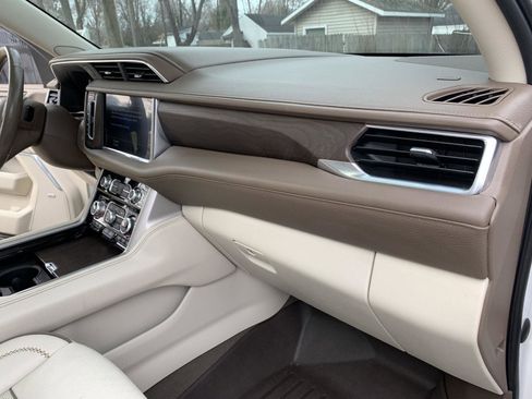 Used 2021 GMC Yukon XL Denali w/ Denali Premium Package image 23