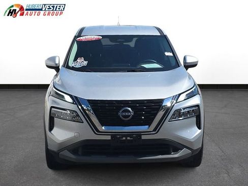 Used 2023 Nissan Rogue SV image 3