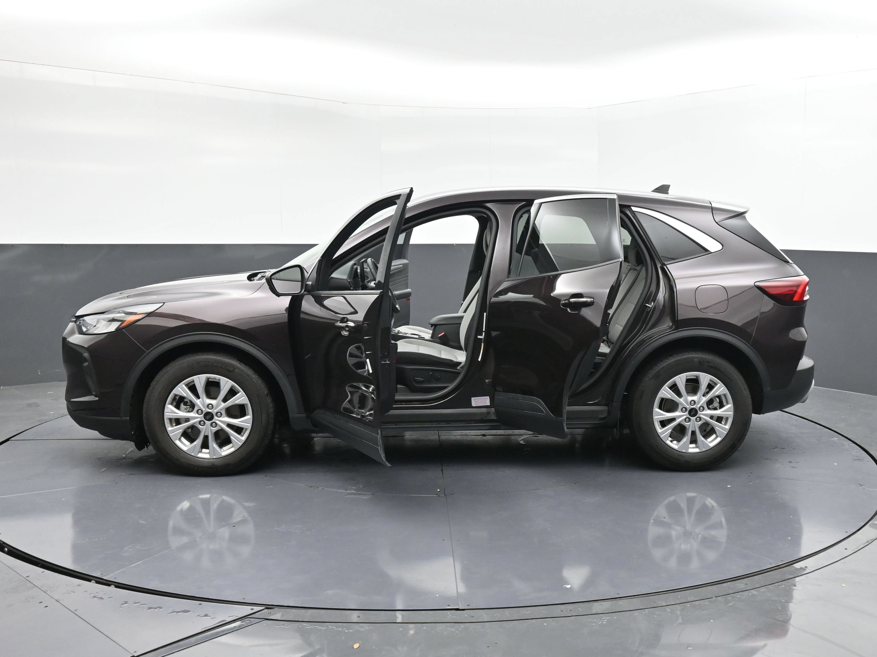 Used 2023 Ford Escape Active w/ Tech Pack #2 FWD image 41