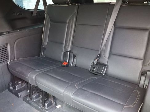 Used 2022 GMC Yukon XL SLT w/ SLT Premium Package RWD image 7
