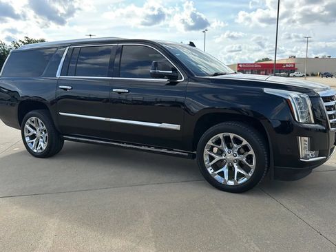 Used 2019 Cadillac Escalade ESV Premium Luxury AWD/4WD image 19