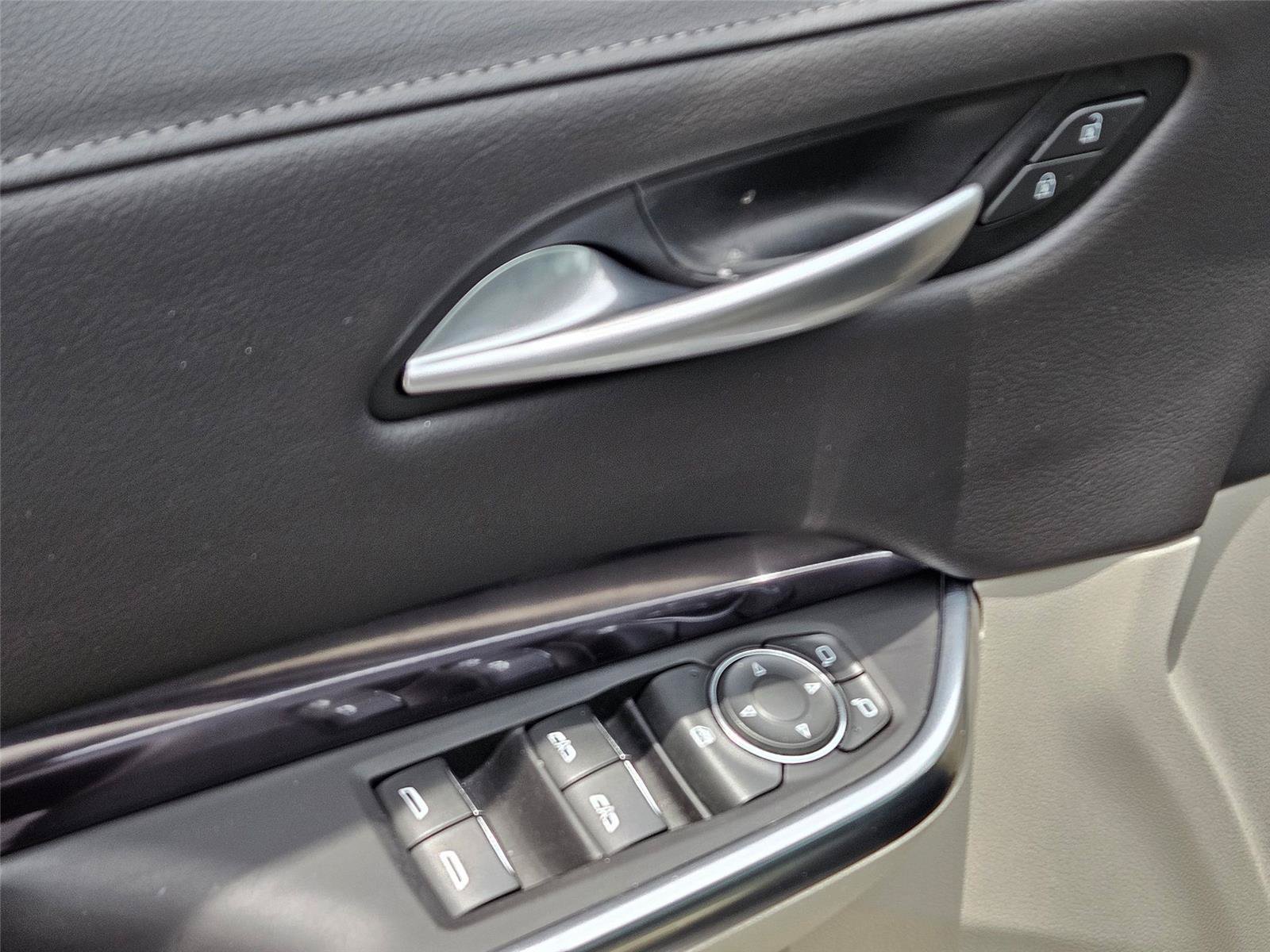 Used 2023 Cadillac XT4 Luxury w/ Cold Weather Package FWD image 24