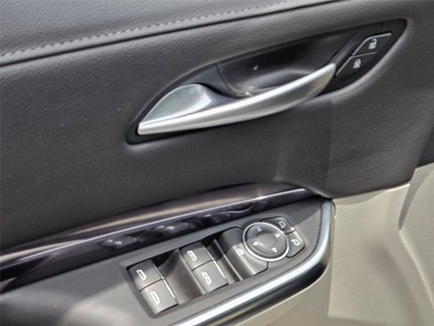 Used 2023 Cadillac XT4 Luxury w/ Cold Weather Package FWD image 24