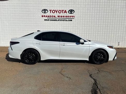 Used 2021 Toyota Camry XSE image 3